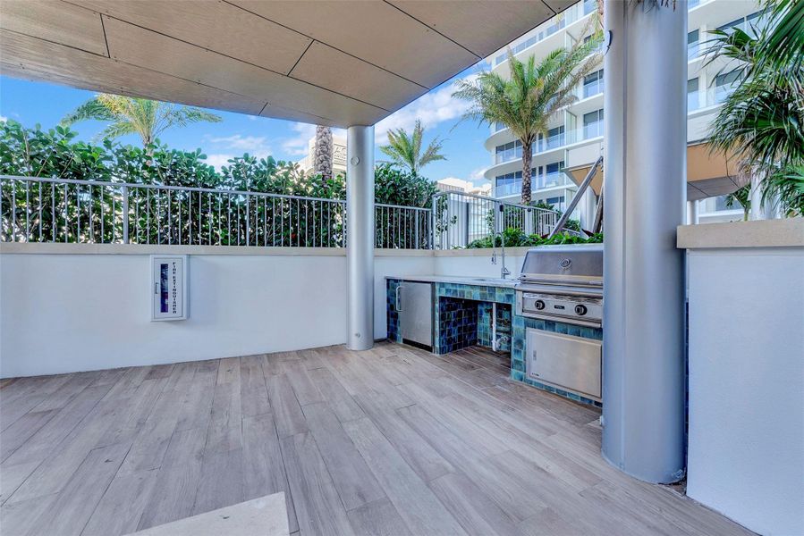 Exterior details and patio area of a home in , Fort Lauderdale (Image 28).