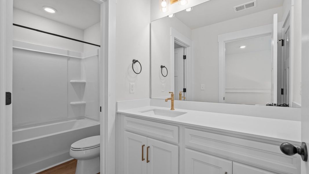 First-rate full bath featuring modern surfaces and a fresh, current color palette First-rate full bath featuring modern surfaces and a fresh, current color palette