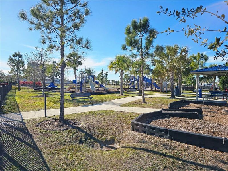 Community amenities in Bella Lago, Parrish (Image 26).