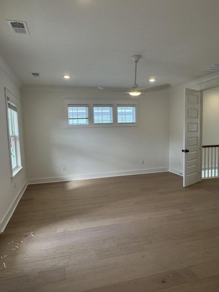 Spacious, unfurnished interior of a new home in Central Park, Charleston (Image 15).