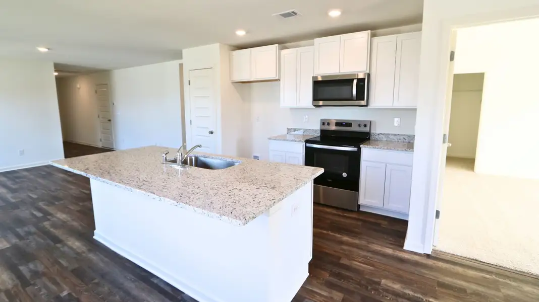 Furnished interior view inside a new home in Liberty, Panama City (Image 4).