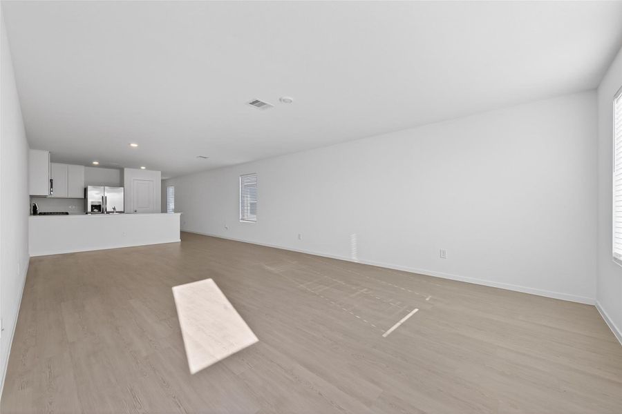 Spacious, unfurnished interior of a new home in , Houston (Image 32).