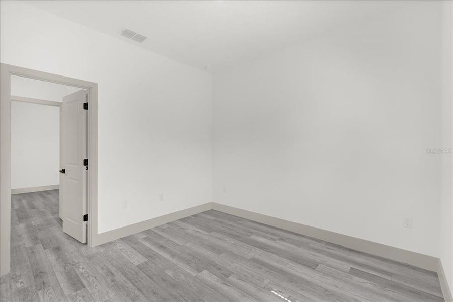 Spacious, unfurnished interior of a new home in , Ocala (Image 14).
