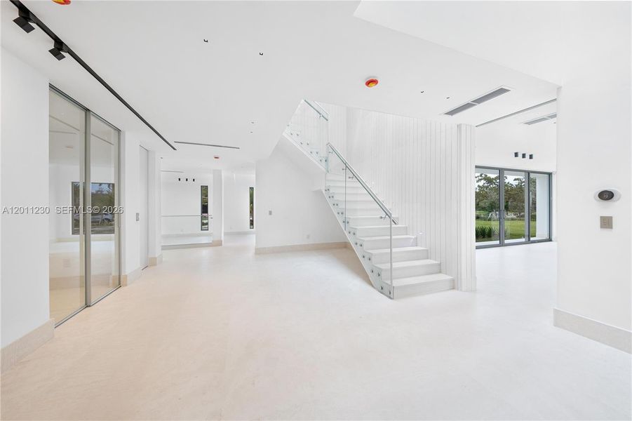 Spacious, unfurnished interior of a new home in , Weston (Image 20).