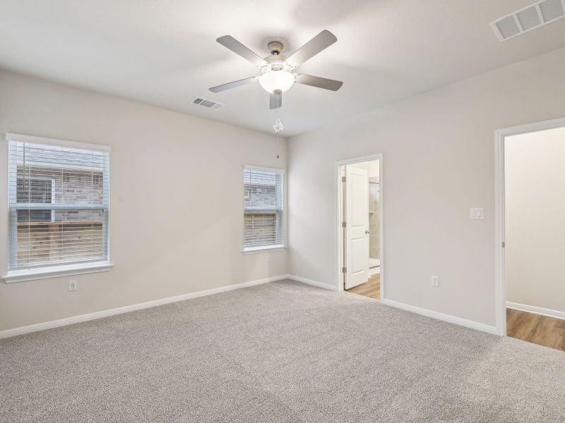 Spacious, unfurnished interior of a new home in Flora, Hutto (Image 9).