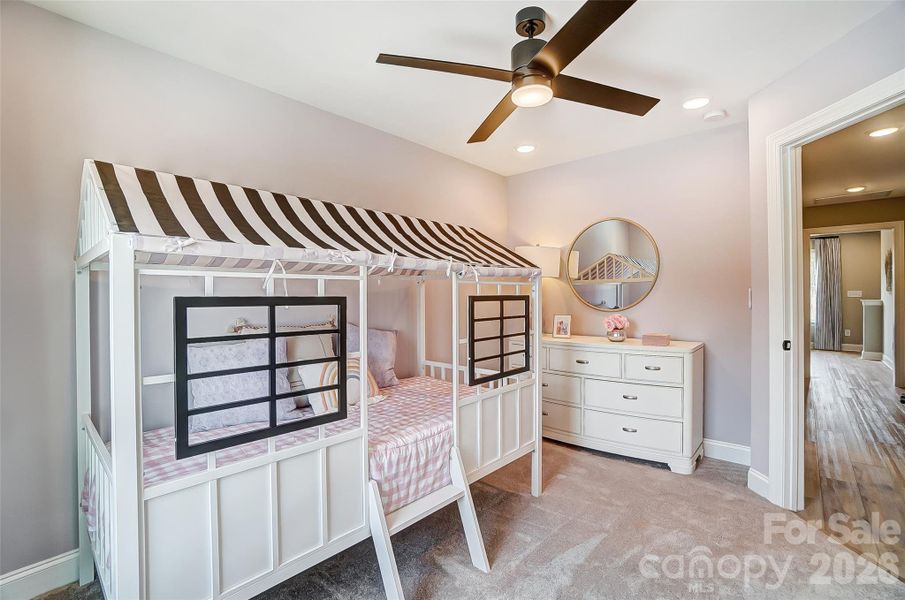 Secondary bedroom on the upper floor