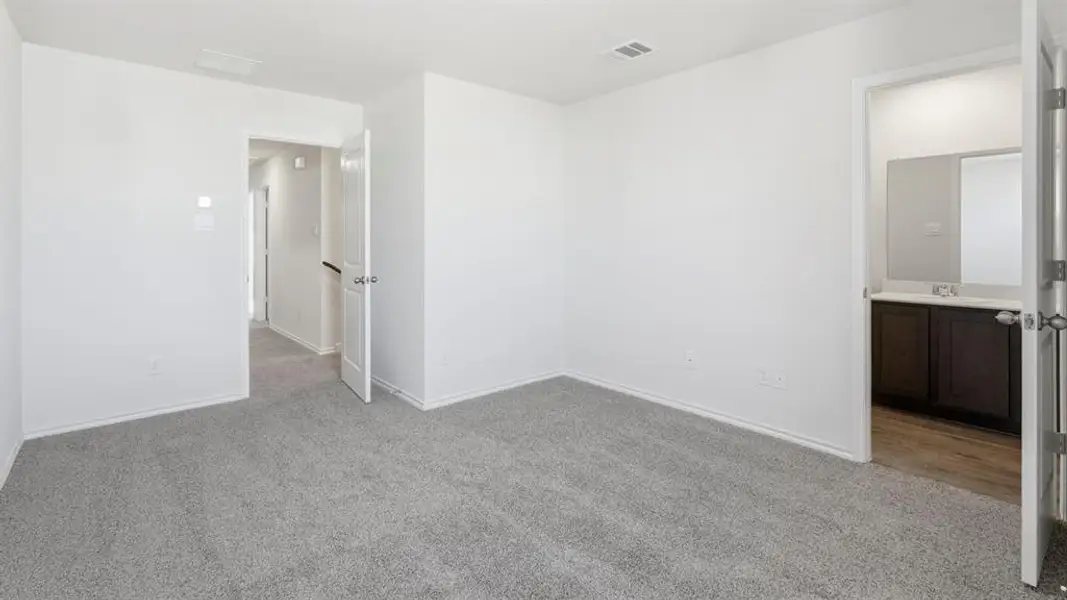 Spacious, unfurnished interior of a new home in Arbor Trails South, Princeton (Image 19).