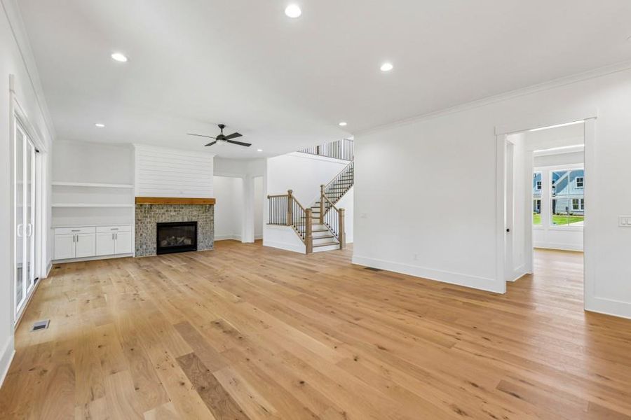 Spacious, unfurnished interior of a new home in White Post on Lake Lanier, Gainesville (Image 51). Spacious, unfurnished interior of a new home in White Post on Lake Lanier, Gainesville (Image 51).
