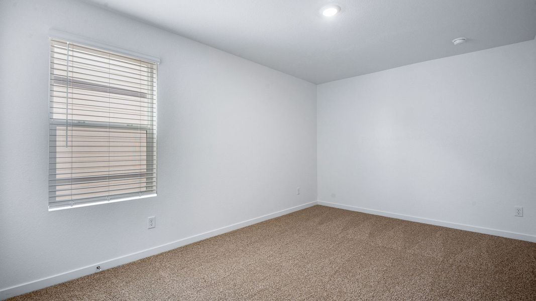Spacious, unfurnished interior of a new home in Vista Meadows, Fort Lupton (Image 17).