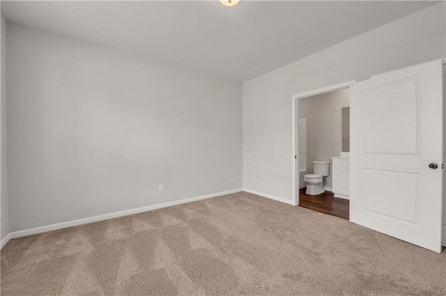 Spacious, unfurnished interior of a new home in , Lawrenceville (Image 22).