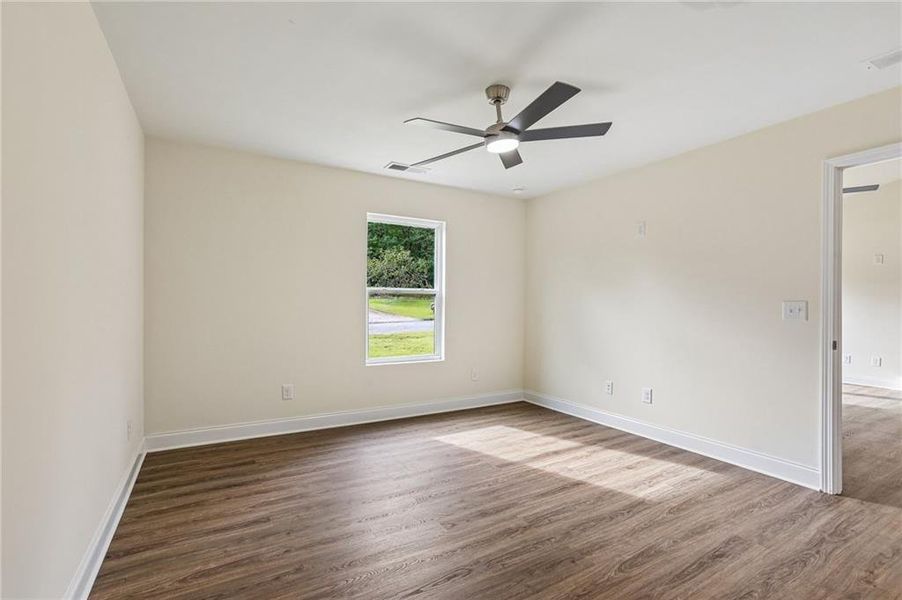 Spacious, unfurnished interior of a new home in , Jasper (Image 15).