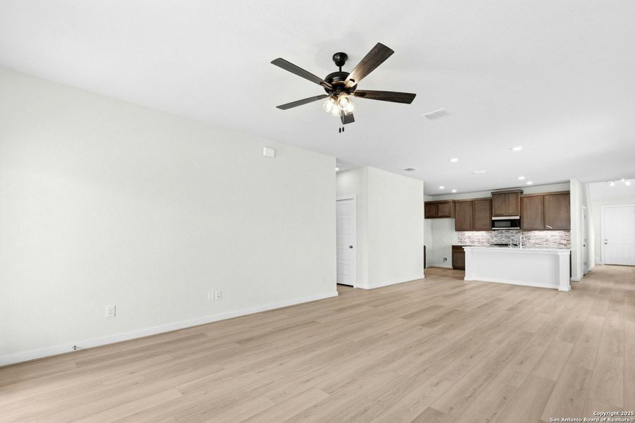 Spacious, unfurnished interior of a new home in Willowbrook, New Braunfels (Image 21).