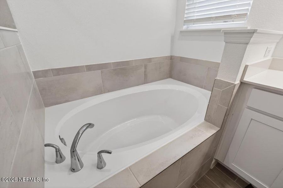 Close-up of interior finishes inside a home in Seaton Creek, Jacksonville (Image 21).