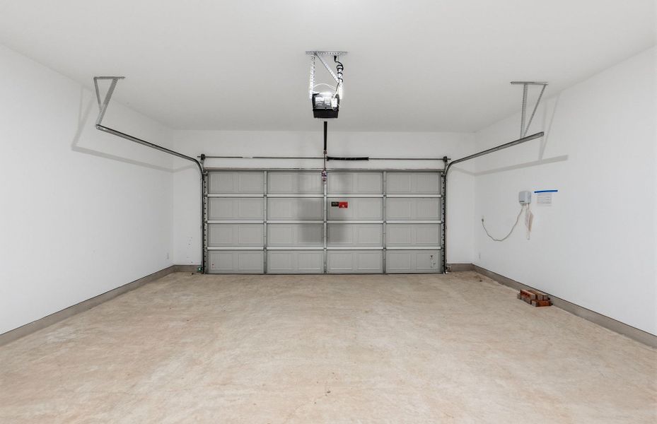 Spacious, unfurnished interior of a new home in Sun City Texas, Georgetown (Image 41).