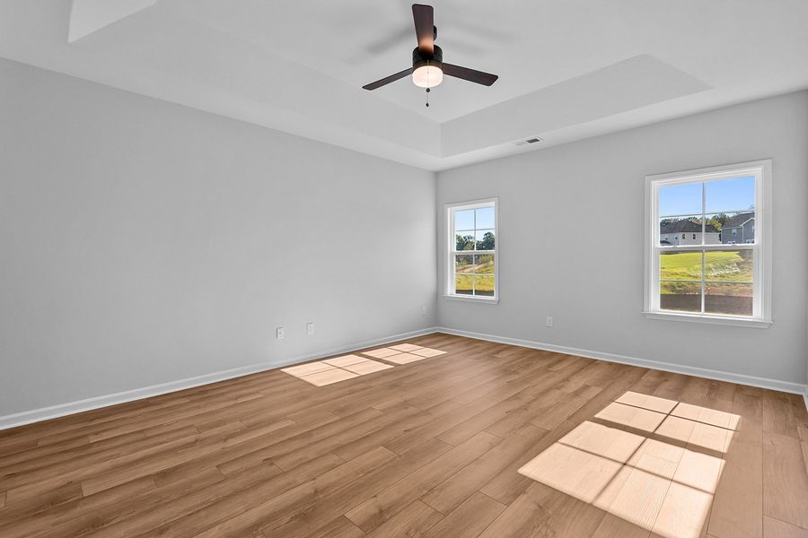 Spacious, unfurnished interior of a new home in Fieldstone, Lexington (Image 23).