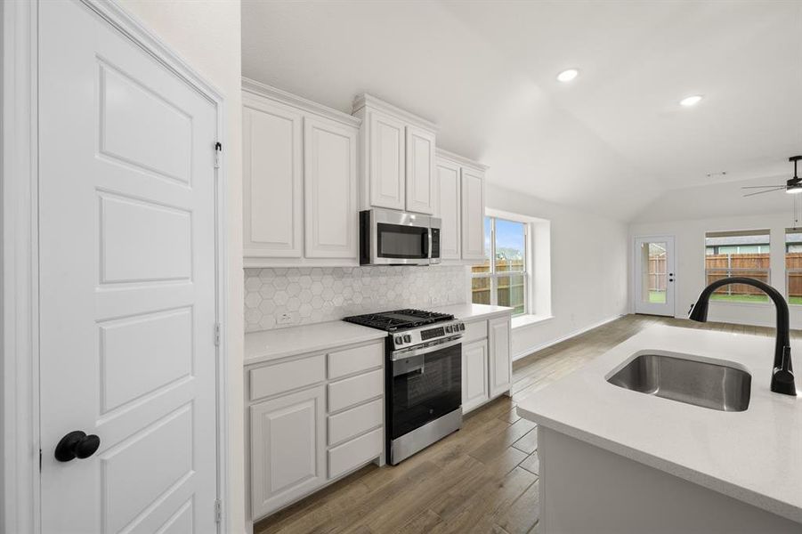1009 Stonehaven- Kitchen-5