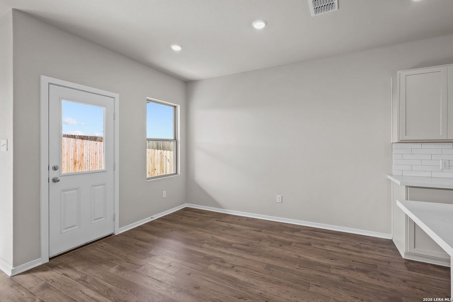 Spacious, unfurnished interior of a new home in Garden Grove, San Antonio (Image 25).