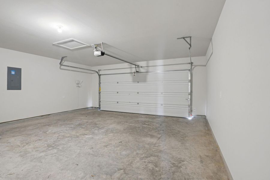 Photo is for illustrative purposes only and may not reflect the exact listing.
