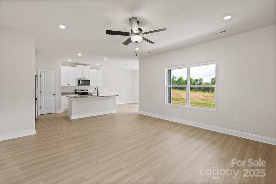 Spacious, unfurnished interior of a new home in Stagecoach Station, Gastonia (Image 10). Spacious, unfurnished interior of a new home in Stagecoach Station, Gastonia (Image 10).