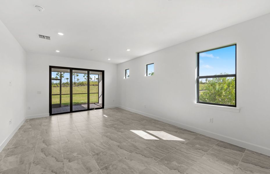 Spacious, unfurnished interior of a new home in Del Webb Catalina, Lakewood Ranch (Image 15).