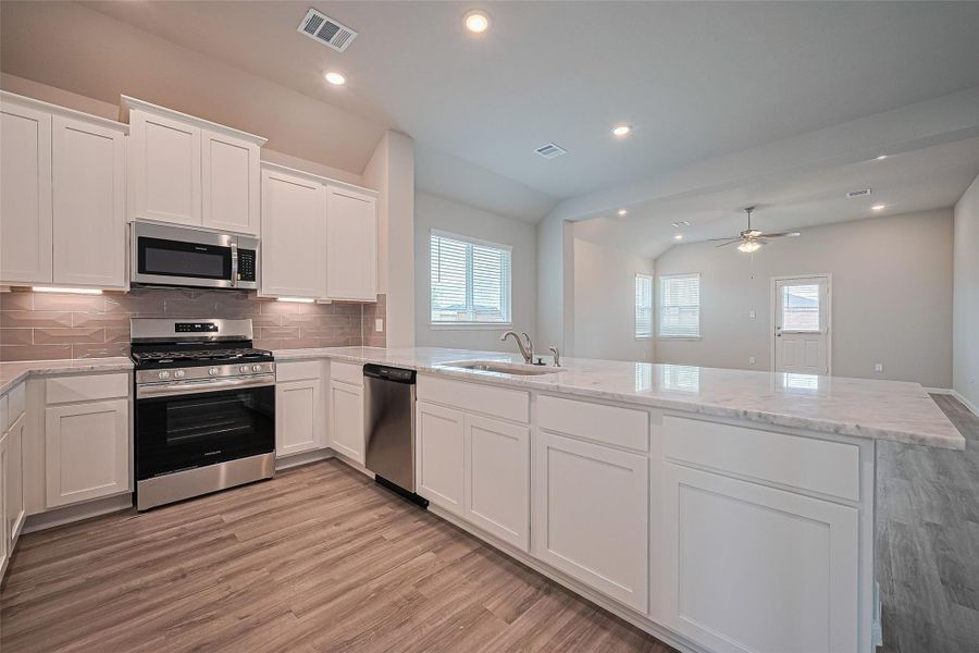 Furnished interior view inside a new home in Rollingbrook Estates, Baytown (Image 15). Furnished interior view inside a new home in Rollingbrook Estates, Baytown (Image 15).