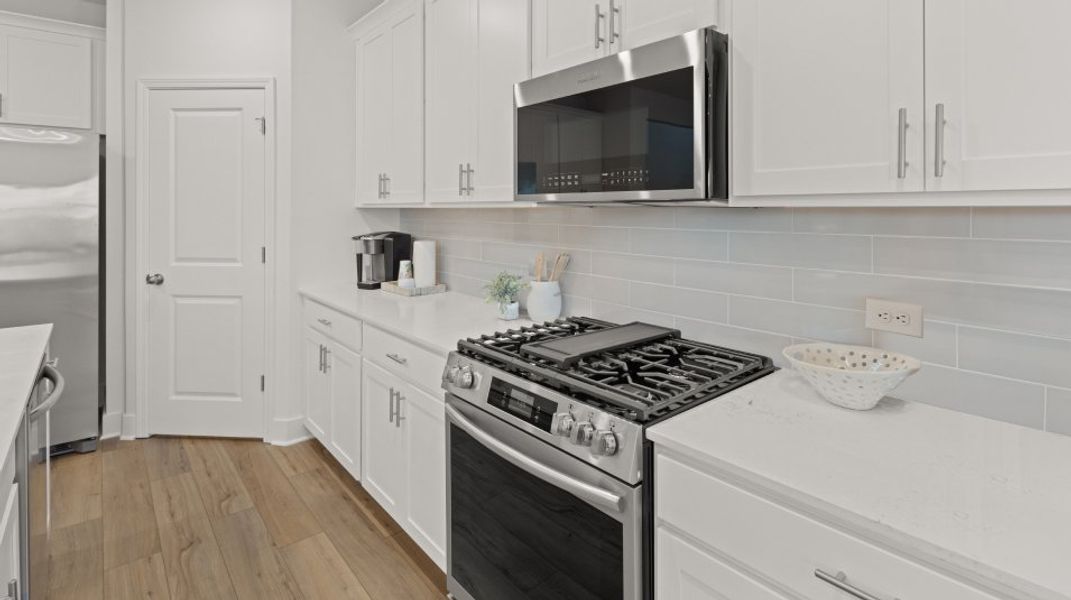 Candleberry Place EI Gas Range Ovenand Microwave F1