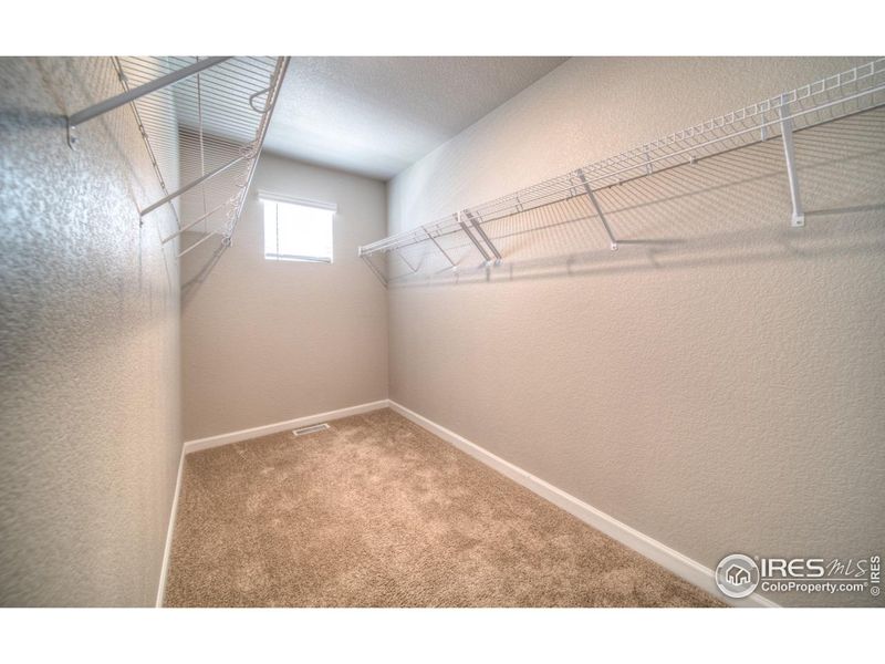 Spacious, unfurnished interior of a new home in Hidden Creek, Frederick (Image 11).