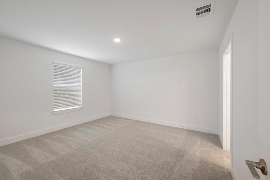Spacious, unfurnished interior of a new home in Sorella, Tomball (Image 23).