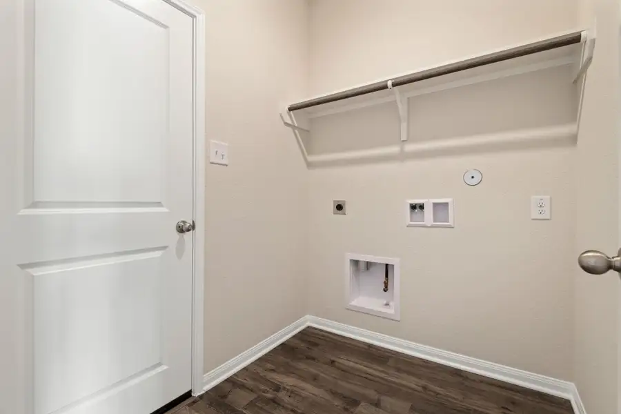 Spacious, unfurnished interior of a new home in Trails at Cochran Ranch, Waller (Image 10).