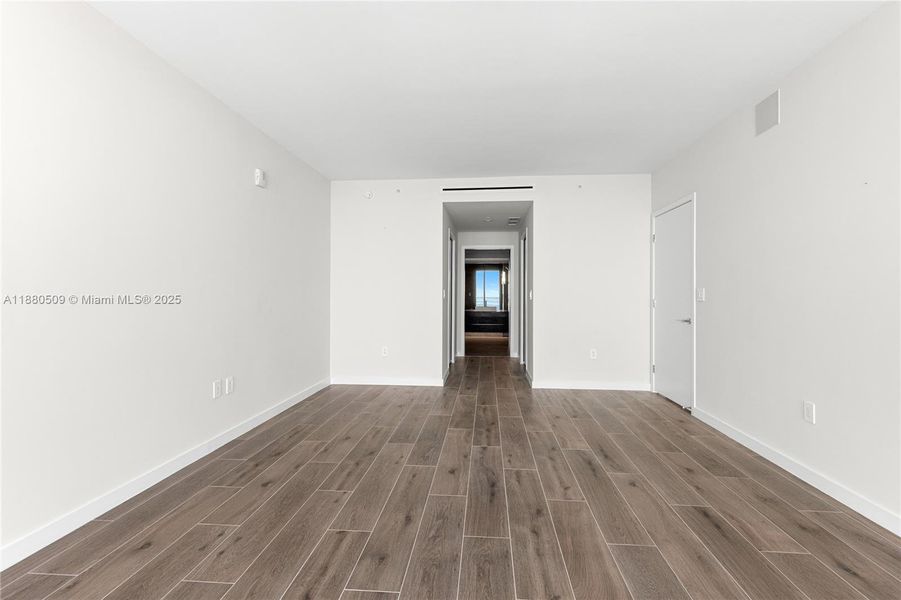 Spacious, unfurnished interior of a new home in , Pompano Beach (Image 48).