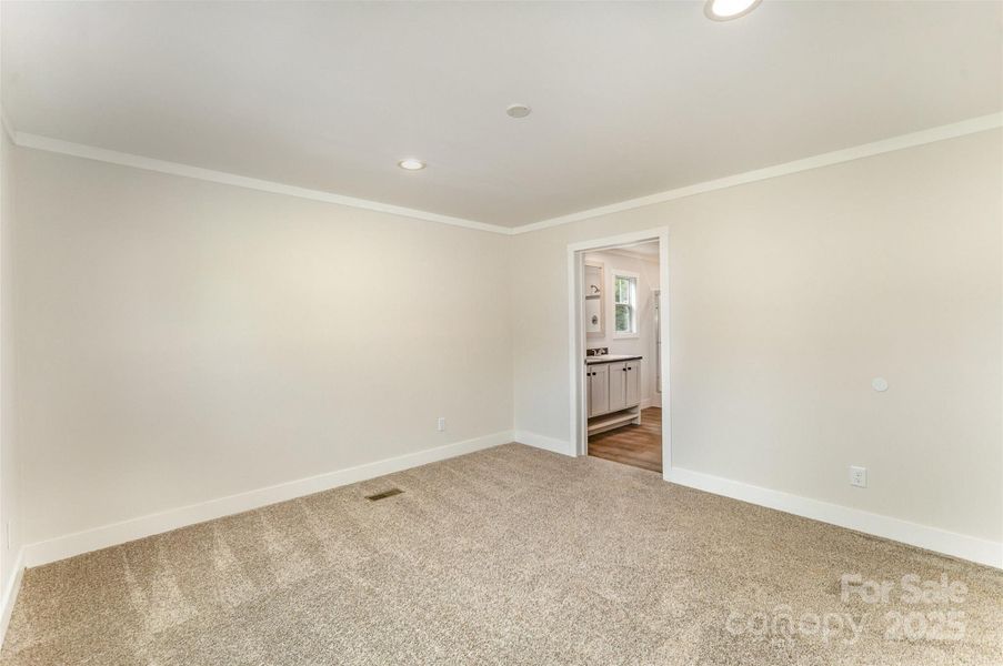 Spacious, unfurnished interior of a new home in , Shelby (Image 23).