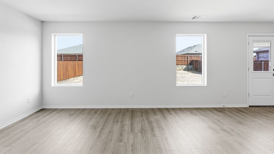 Spacious, unfurnished interior of a new home in Creekside Ranch, Blue Ridge (Image 5).