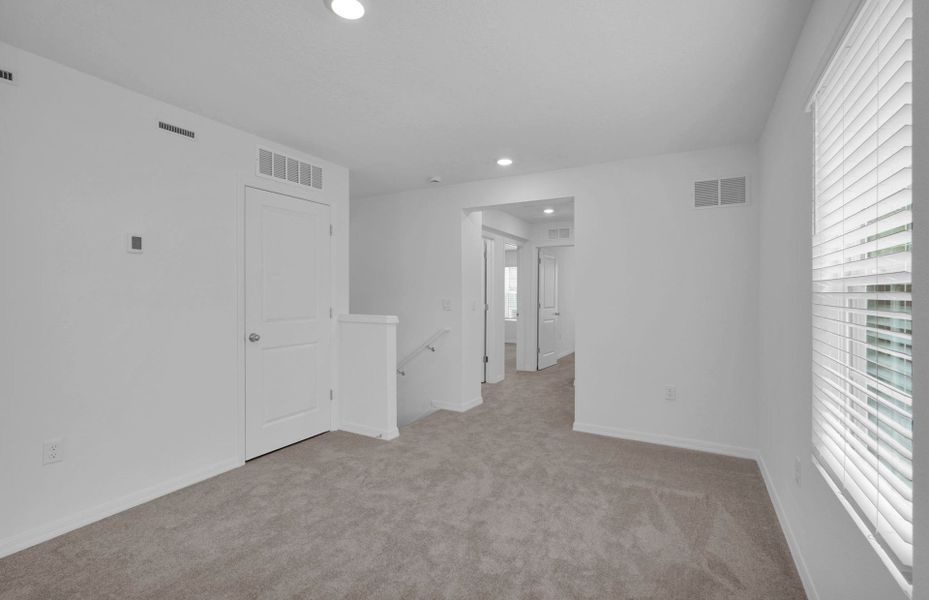 Spacious, unfurnished interior of a new home in Normandy Pines, Jacksonville (Image 15).