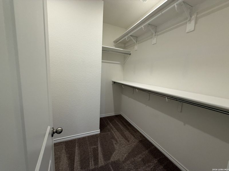 Spacious, unfurnished interior of a new home in Legend Point, New Braunfels (Image 17).