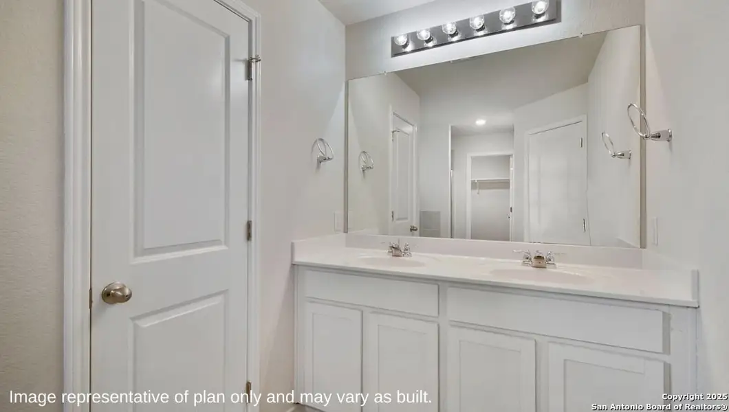 Furnished interior view inside a new home in Avenida, Converse (Image 4).