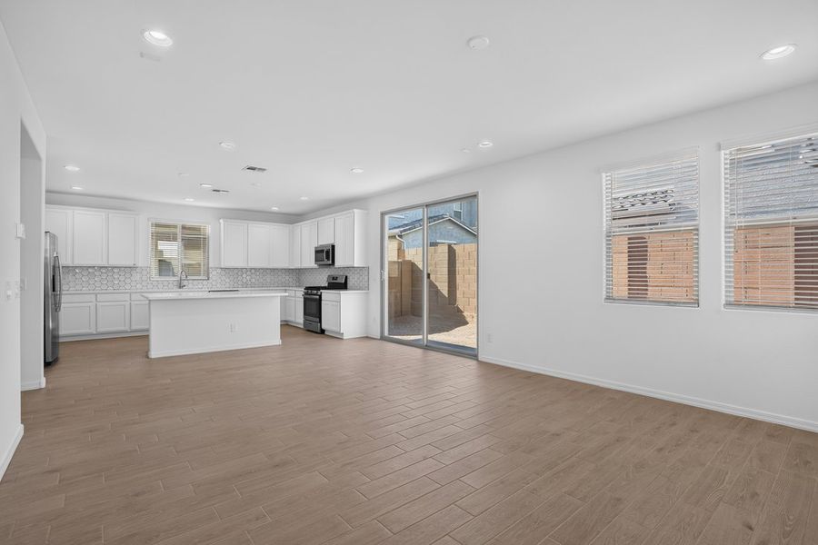 Spacious, unfurnished interior of a new home in Rancho Mercado, Surprise (Image 16).