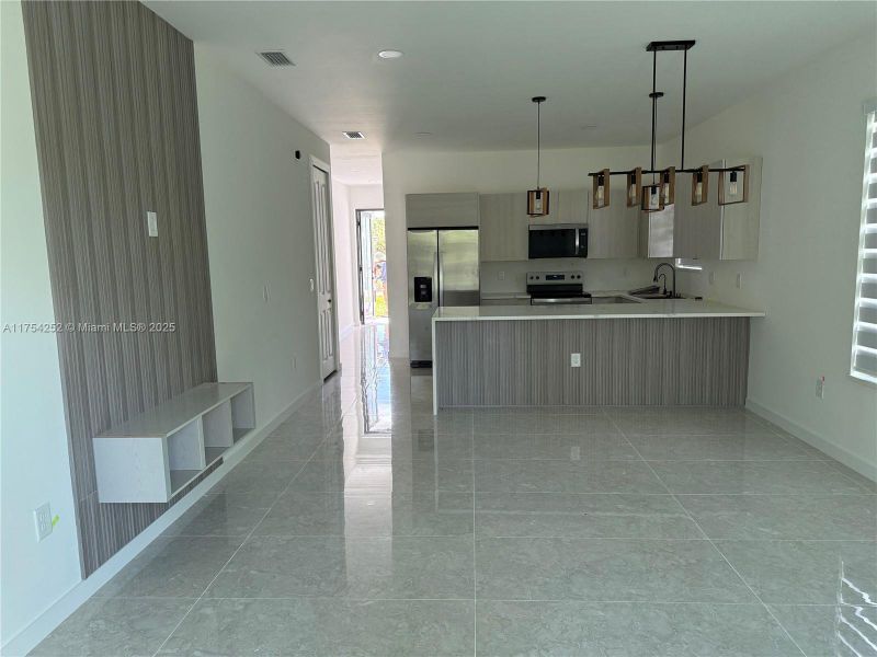 Spacious, unfurnished interior of a new home in , Punta Gorda (Image 40).