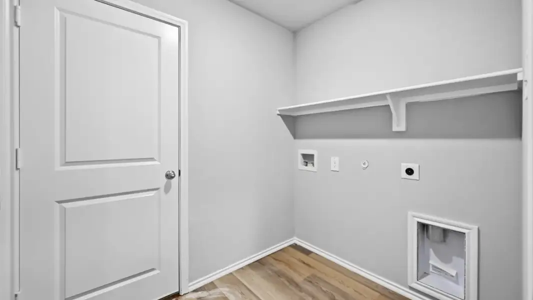 Spacious, unfurnished interior of a new home in The Canyons, Keene (Image 33).