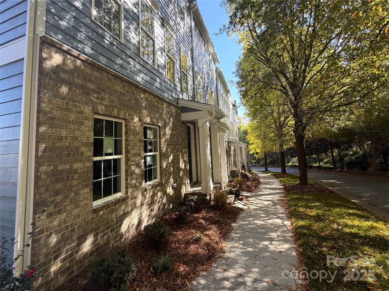 Condo located in Huntersville, NC showcasing its design and architecture (Image 3).