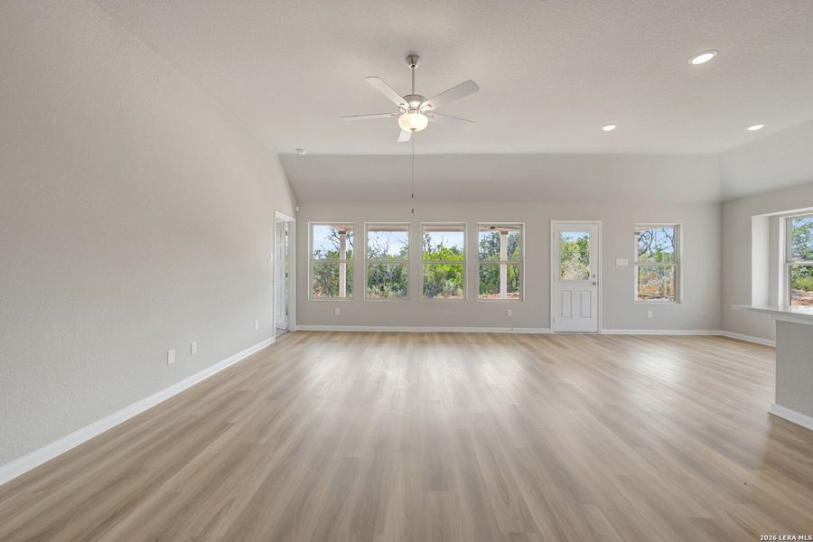 Spacious, unfurnished interior of a new home in Chaparral Ranch, Floresville (Image 16).