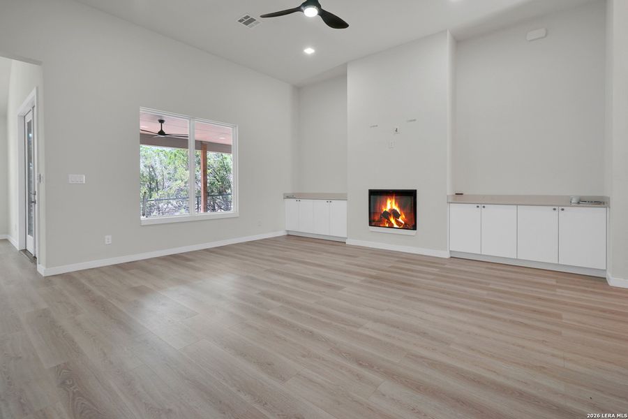 Spacious, unfurnished interior of a new home in , Fischer (Image 21).