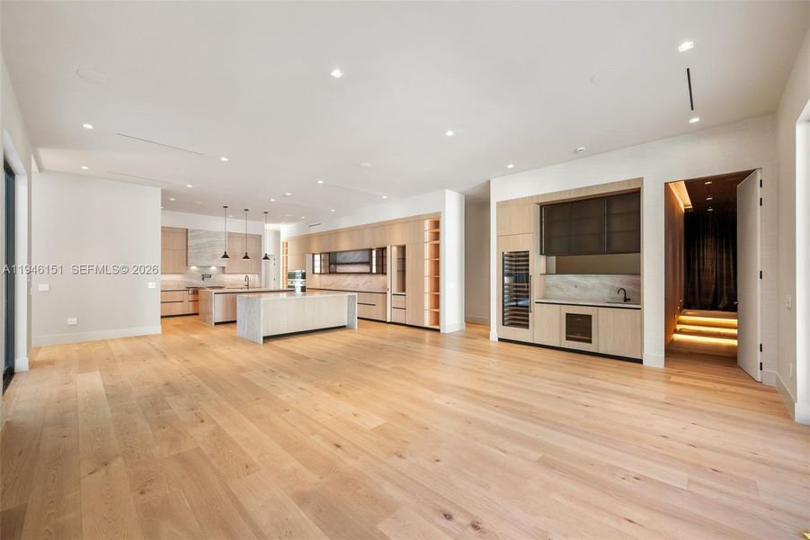 Spacious, unfurnished interior of a new home in , Pinecrest (Image 60).