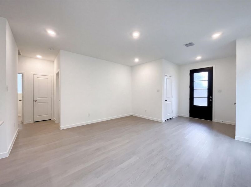 Spacious, unfurnished interior of a new home in Binford Creek, Waller (Image 9). Spacious, unfurnished interior of a new home in Binford Creek, Waller (Image 9).