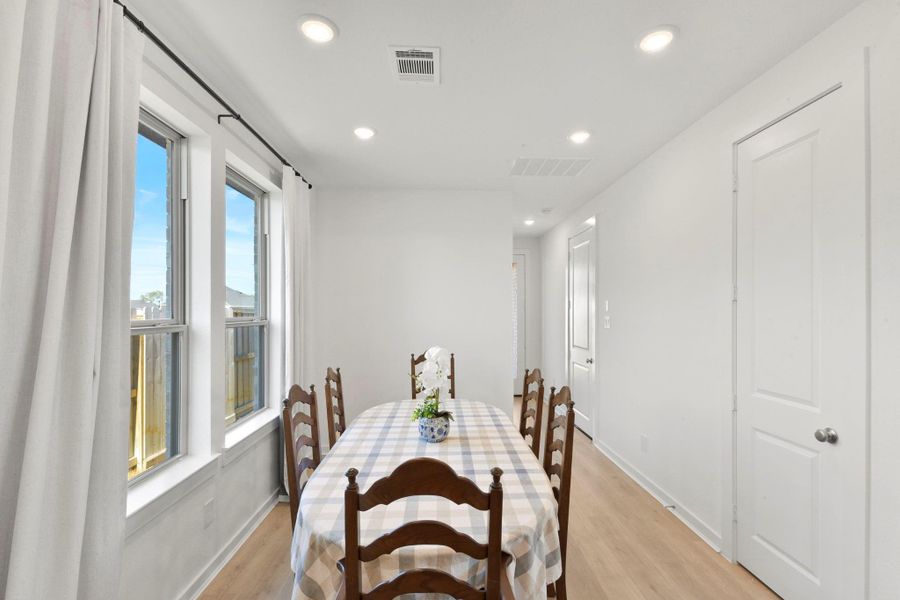 Furnished interior view inside a new home in Riceland: 42ft. lots, Mont Belvieu (Image 10).