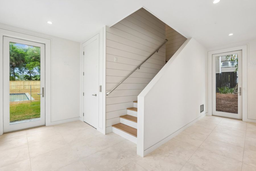 Spacious, unfurnished interior of a new home in , Edisto Island (Image 28).