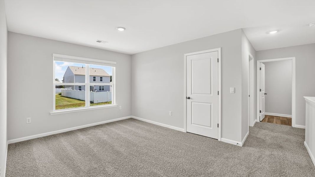 Spacious, unfurnished interior of a new home in Cascade Point, Seneca (Image 29).