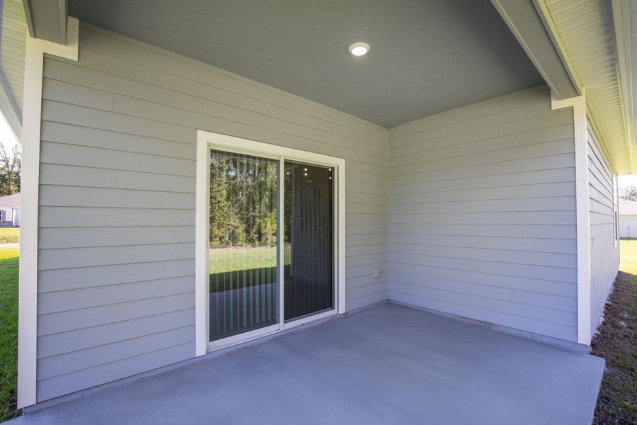 Representative exterior details of a home built from the Memphis by Maronda Homes in Coastal Communities, Edgewater (Image 3).