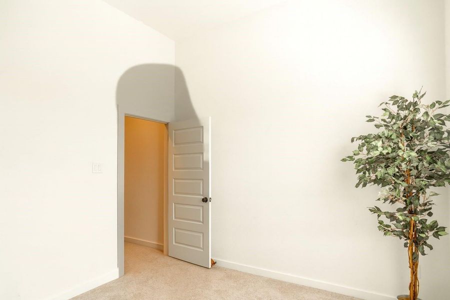 Spacious, unfurnished interior of a new home in , Fulshear (Image 19).