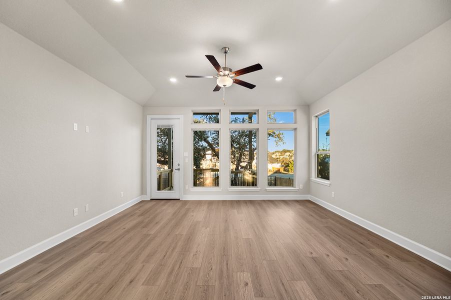 Spacious, unfurnished interior of a new home in Ventana, Bulverde (Image 16).