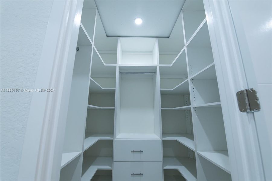 Image 47 of a home in .